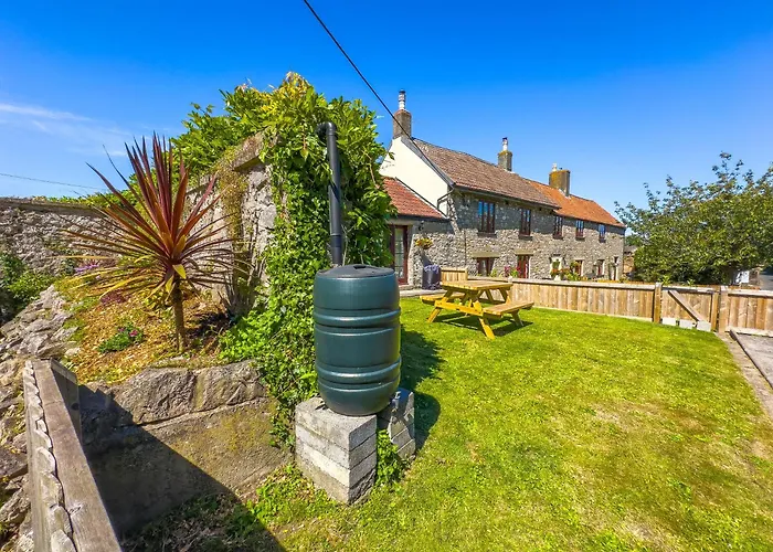 Cosy Coastal Retreat-Dog Friendly